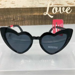 💋NWT Black love valentines heart ❤️ shaped frame sunglasses 🕶 sunshades